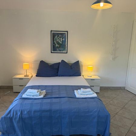 Mediterranes Ferienhaus M. Terrasse Veli Lošinj Exteriör bild
