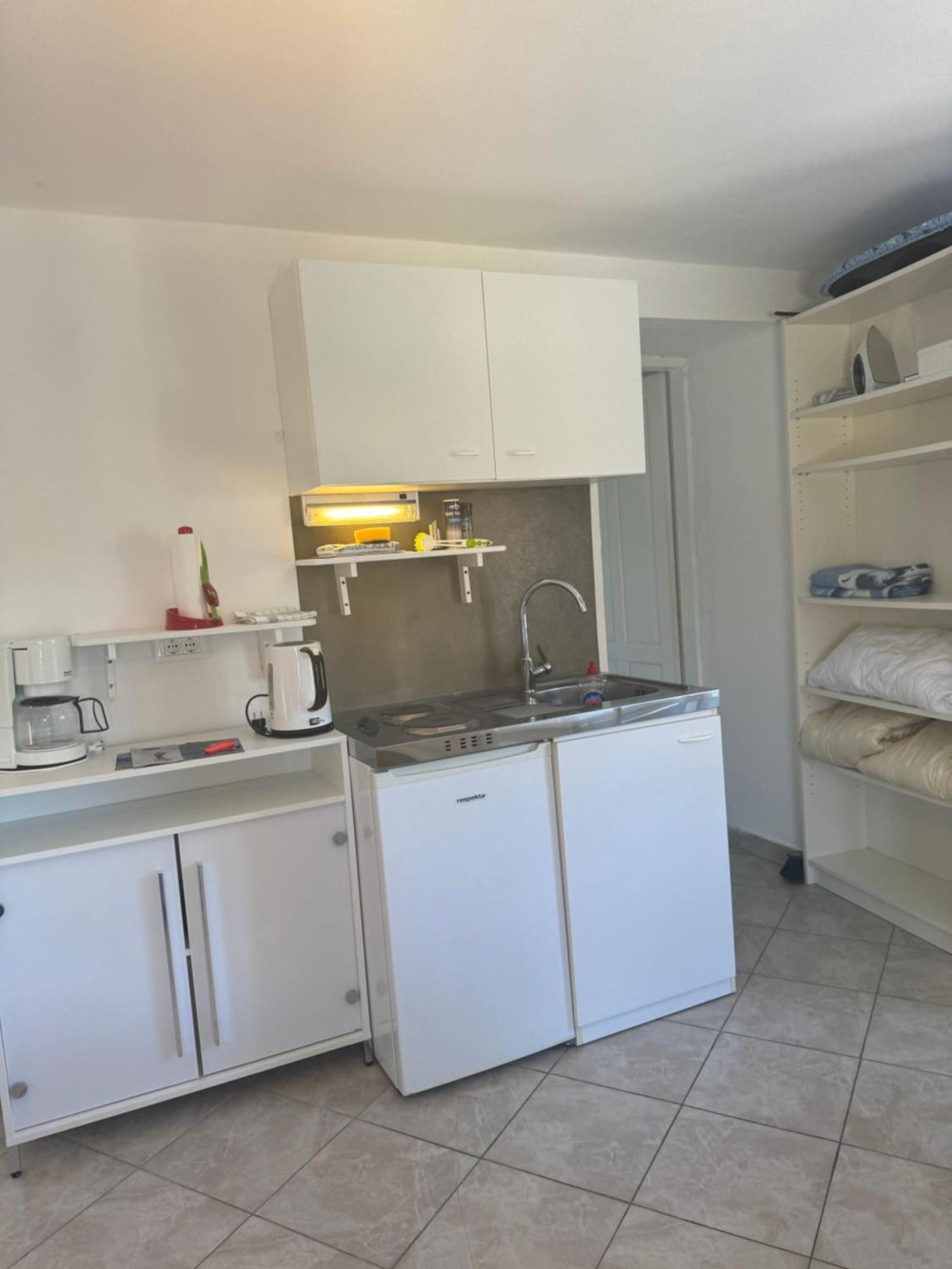 Mediterranes Ferienhaus M. Terrasse Veli Lošinj Exteriör bild