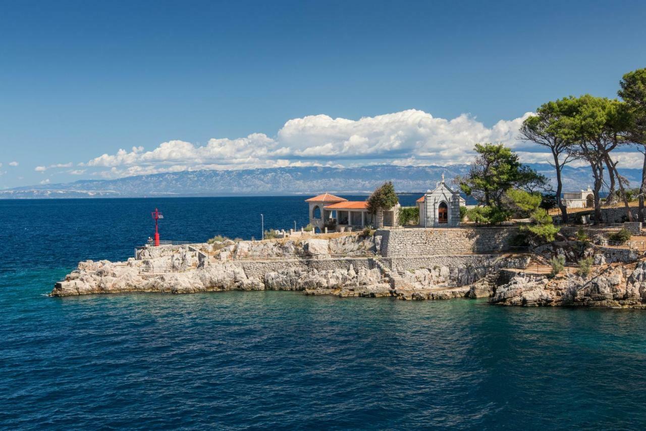 Mediterranes Ferienhaus M. Terrasse Veli Lošinj Exteriör bild