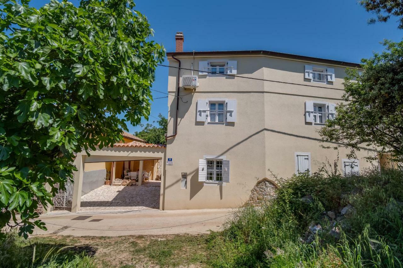 Mediterranes Ferienhaus M. Terrasse Veli Lošinj Exteriör bild